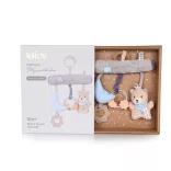 Chipolino Hračka na kočík a detskú postieľku – Bear and Moon