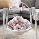 INGENUITY Hojdačka s melódiami, Flora the Unicorn™, od 0 mesiacov, do 9 kg