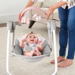 INGENUITY Hojdačka s melódiami, Flora the Unicorn™, od 0 mesiacov, do 9 kg