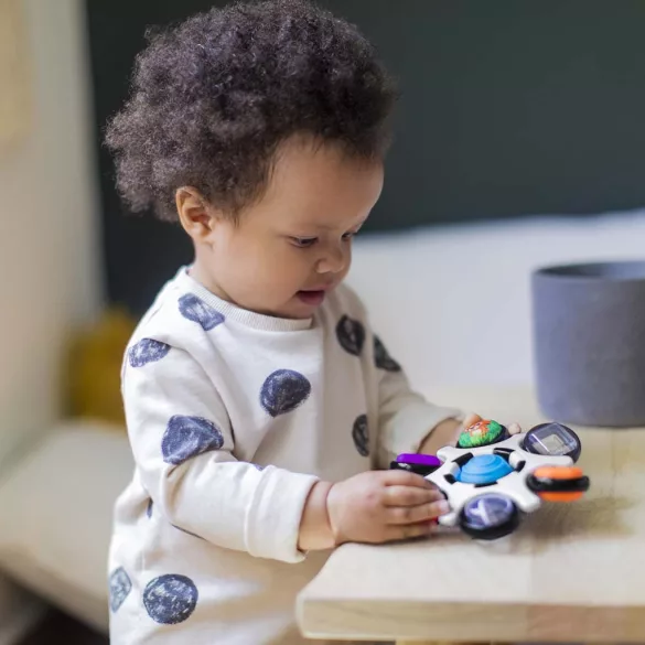 Baby Einstein Senzorická hračka, Curiosity Clutch™, od 3 mesiacov