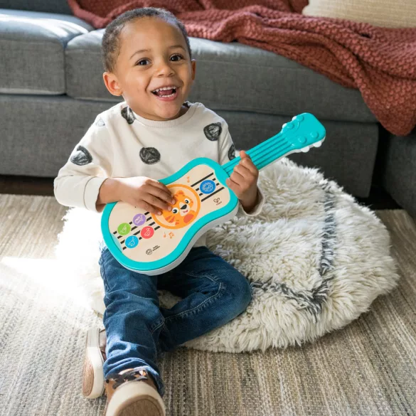 Baby Einstein Hudobná drevená ukulele Magic Touch HAPE – od 6 mesiacov