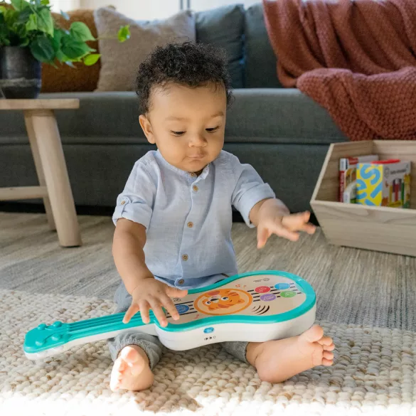 Baby Einstein Hudobná drevená ukulele Magic Touch HAPE – od 6 mesiacov