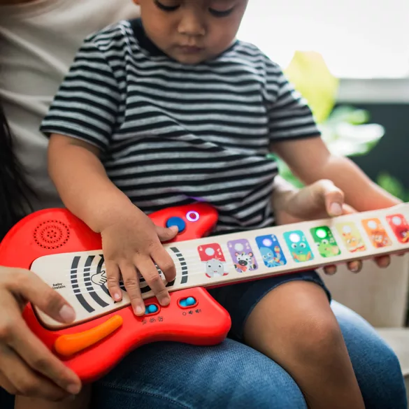 Baby Einstein Drevená hudobná hračka gitara Together in Tune Guitar™ Connected Magic Touch™ HAPE - 6 mesiacov+