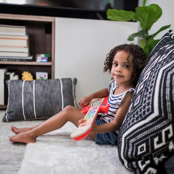 Baby Einstein Drevená hudobná hračka gitara Together in Tune Guitar™ Connected Magic Touch™ HAPE - 6 mesiacov+