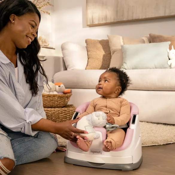 INGENUITY podsedák, Baby Base™, Peony, od 6 mesiacov, do 22 kg