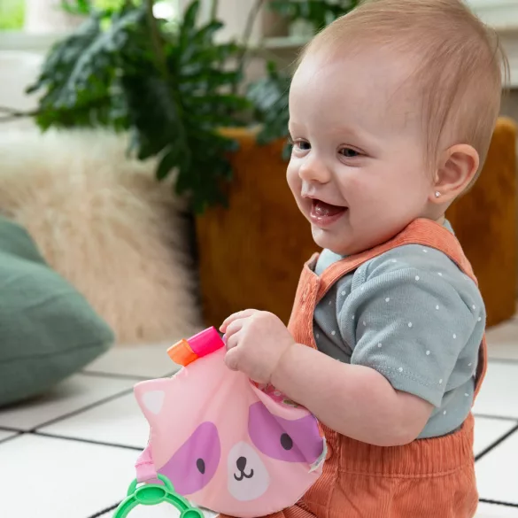 INGENUITY Crinklet™ senzorická hračka C krúžok medvedík Deni 0m+