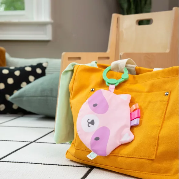 INGENUITY Crinklet™ senzorická hračka C krúžok medvedík Deni 0m+