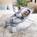 INGENUITY Vibračné masážne kreslo s melódiami, Happy Belly™, Rock-to-Bounce, Chambray, od 0 mesiacov, do 9 kg