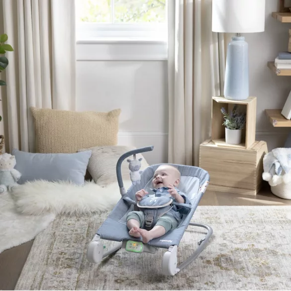 INGENUITY Vibračné masážne kreslo s melódiami, Happy Belly™, Rock-to-Bounce, Chambray, od 0 mesiacov, do 9 kg