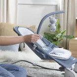 INGENUITY Vibračné masážne kreslo s melódiami, Happy Belly™, Rock-to-Bounce, Chambray, od 0 mesiacov, do 9 kg