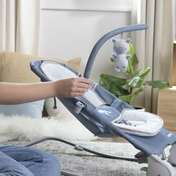 INGENUITY Vibračné masážne kreslo s melódiami, Happy Belly™, Rock-to-Bounce, Chambray, od 0 mesiacov, do 9 kg