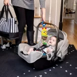 Hračka Baby Einstein s hrkálkou na obruči C – Cal-a-Puller™ – od 0 mesiacov