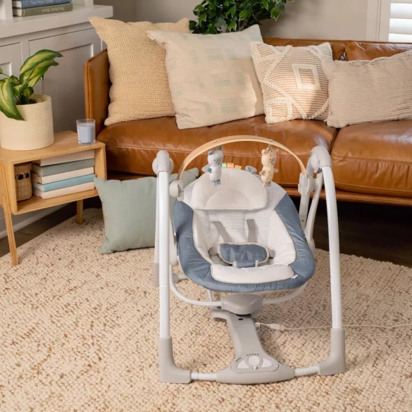 INGENUITY Premeniteľná hojdačka s melódiami, Swing 'n Go Chambray, od 0 mesiacov, do 9 kg