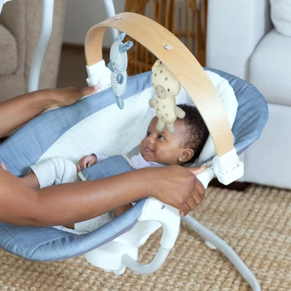 INGENUITY Hojdačka s hudbou 0 mesiacov+, do 9 kg – Chambray