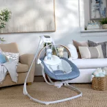 INGENUITY Hojdačka s hudbou 0 mesiacov+, do 9 kg – Chambray