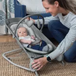 INGENUITY Summer™ 2 v 1 hojdacie kreslo Bouncer & Rocker Duo
