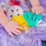 Disney Baby Vodná hracia podložka The Little Mermaid Sea Treasures™ 37x45 cm - 0m+