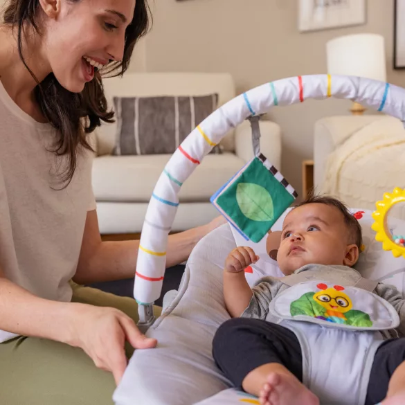 Baby Einstein Hudobné vibračné kresielko Dean's Discovery Spot™ od 0 mesiacov do 9 kg