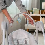 INGENUITY Endless Blooms™ 0 mesiacov+, do 9 kg, konvertibilná cestovná hojdačka s melódiami
