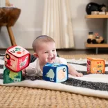 Baby Einstein Textilné hračky kocky abeceda Alpha Stacks™ 4 ks, 3 mesiace+