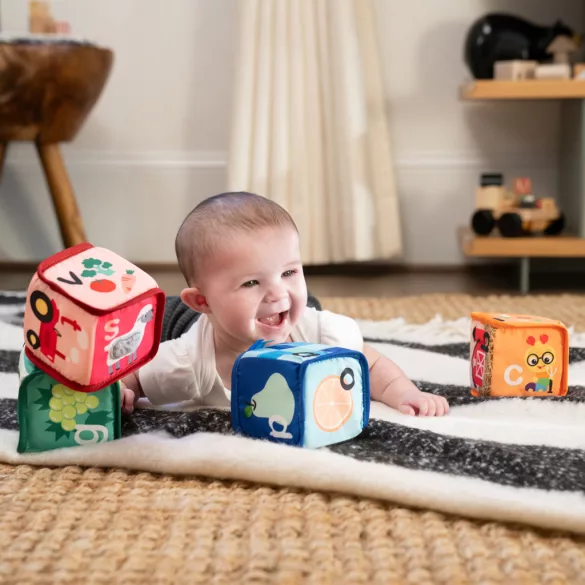 Baby Einstein Textilné hračky kocky abeceda Alpha Stacks™ 4 ks, 3 mesiace+