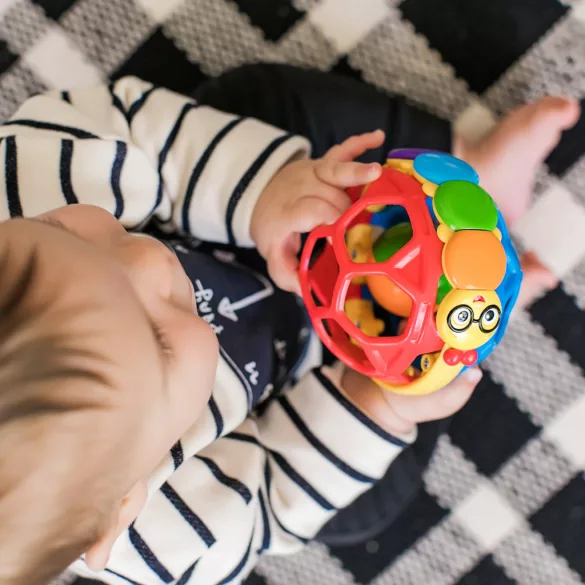 Baby Einstein žuvacia loptička Bendy Ball™, od 3 mesiacov