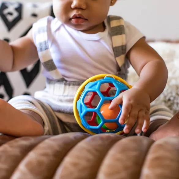 Baby Einstein žuvacia loptička Bendy Ball™, od 3 mesiacov