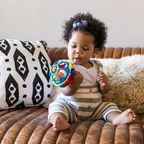 Baby Einstein žuvacia loptička Bendy Ball™, od 3 mesiacov