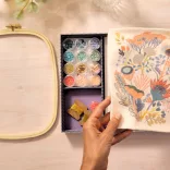 AGA Ateliér 58 Vyšívanie korálkami Kvetina z korálok - Atelier 58 Beadwork