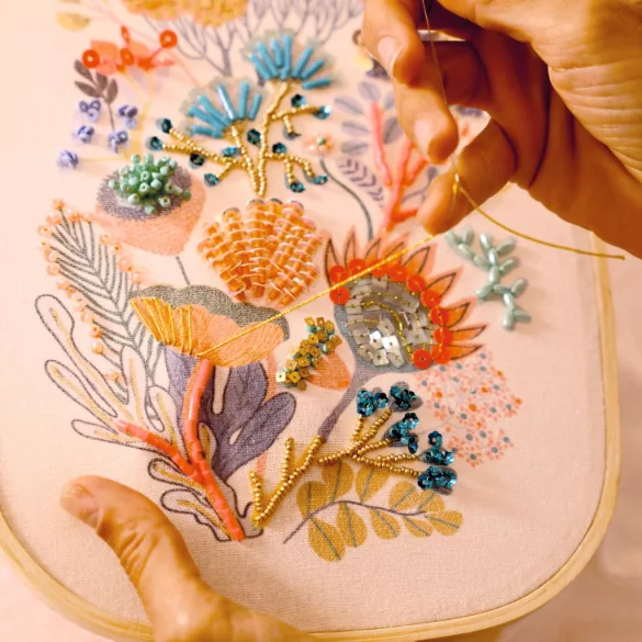AGA Ateliér 58 Vyšívanie korálkami Kvetina z korálok - Atelier 58 Beadwork