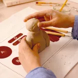 AGA Ateliér 84 Hlinená socha Medveď - Atelier 84 Modelling