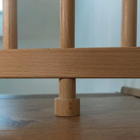 Baby Dan Mona vysoká drevená bezpečnostná mreža s upevňovacími sponami na zábradlie 74,5–114 cm, šírka 81 cm