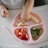 BabyOno silikónový tanier s tromi priehradkami a protišmykovou základňou – ružový 1482/02