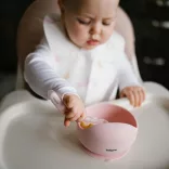 BabyOno silikónová miska s protišmykovou základňou – ružová 1481/02
