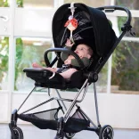 Taf Toys hudobná hračka na kočík s motýlikom 13245