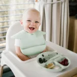 BabyOno silikónový tanier s tromi priehradkami a protišmykovou spodnou časťou – mätová 1482/03