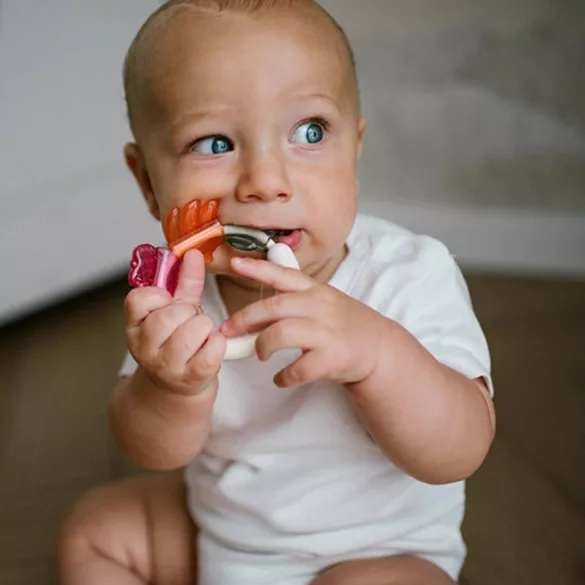 BabyOno hrkálka a hryzátko v tvare ovocných krúžkov 1594
