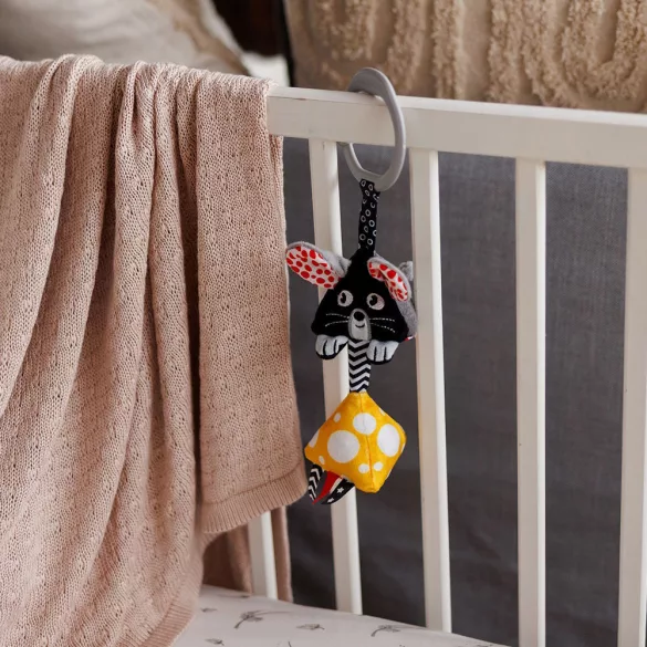 BabyOno zavesená hrkálka s kontrastnými farbami MOUSE 1676