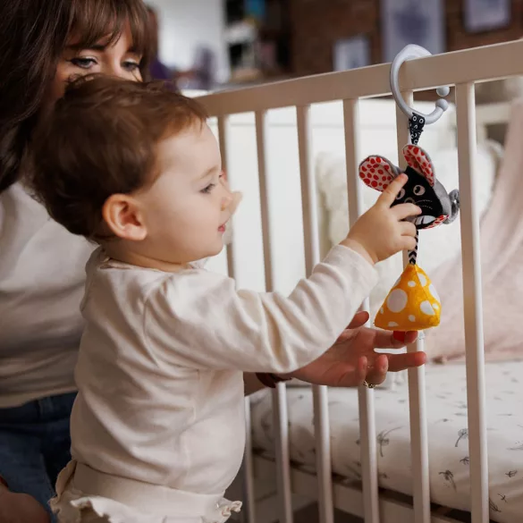 BabyOno zavesená hrkálka s kontrastnými farbami MOUSE 1676