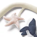 Hračka k ležadlu Ergobaby Evolve, krémová